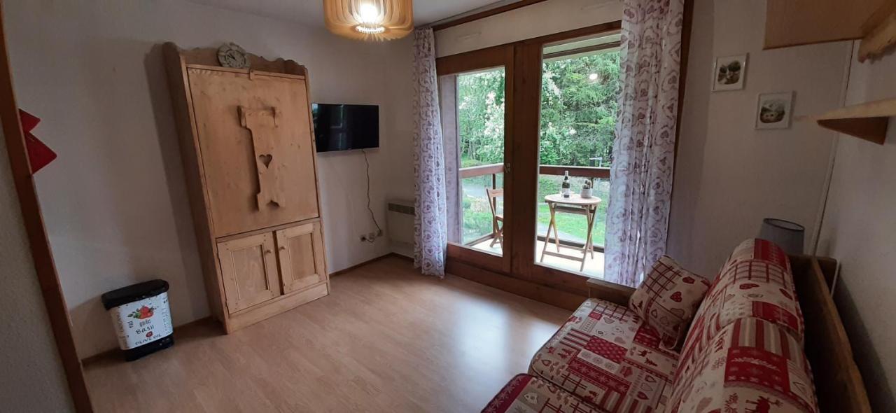 Un Havre De Paix Aux Pieds Des Chemins De Montagne Apartment Ле Контамин-Монжоа Екстериор снимка
